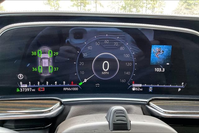 Used 2023 Cadillac Escalade Premium Luxury w/ Performance Package image 10