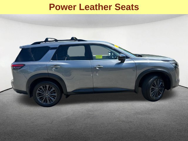 Used 2026 Nissan Pathfinder SL w/ SL Premium Package AWD/4WD image 11