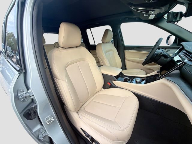 Used 2025 Jeep Grand Cherokee Limited w/ Luxury Tech Group II image 15