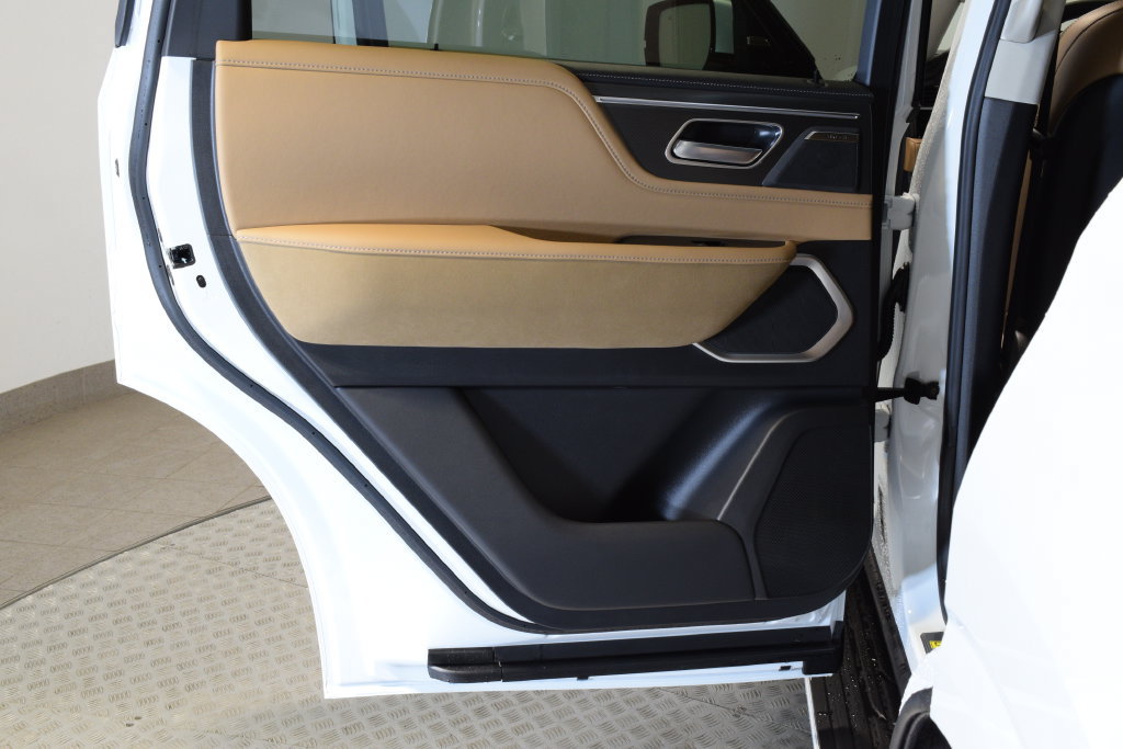 New 2027 INFINITI QX80 Luxe w/ Cargo Package AWD/4WD image 28