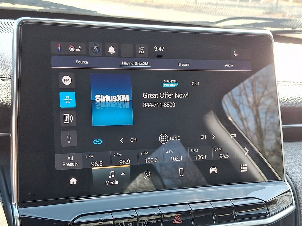 Used 2023 Jeep Compass Latitude image 17