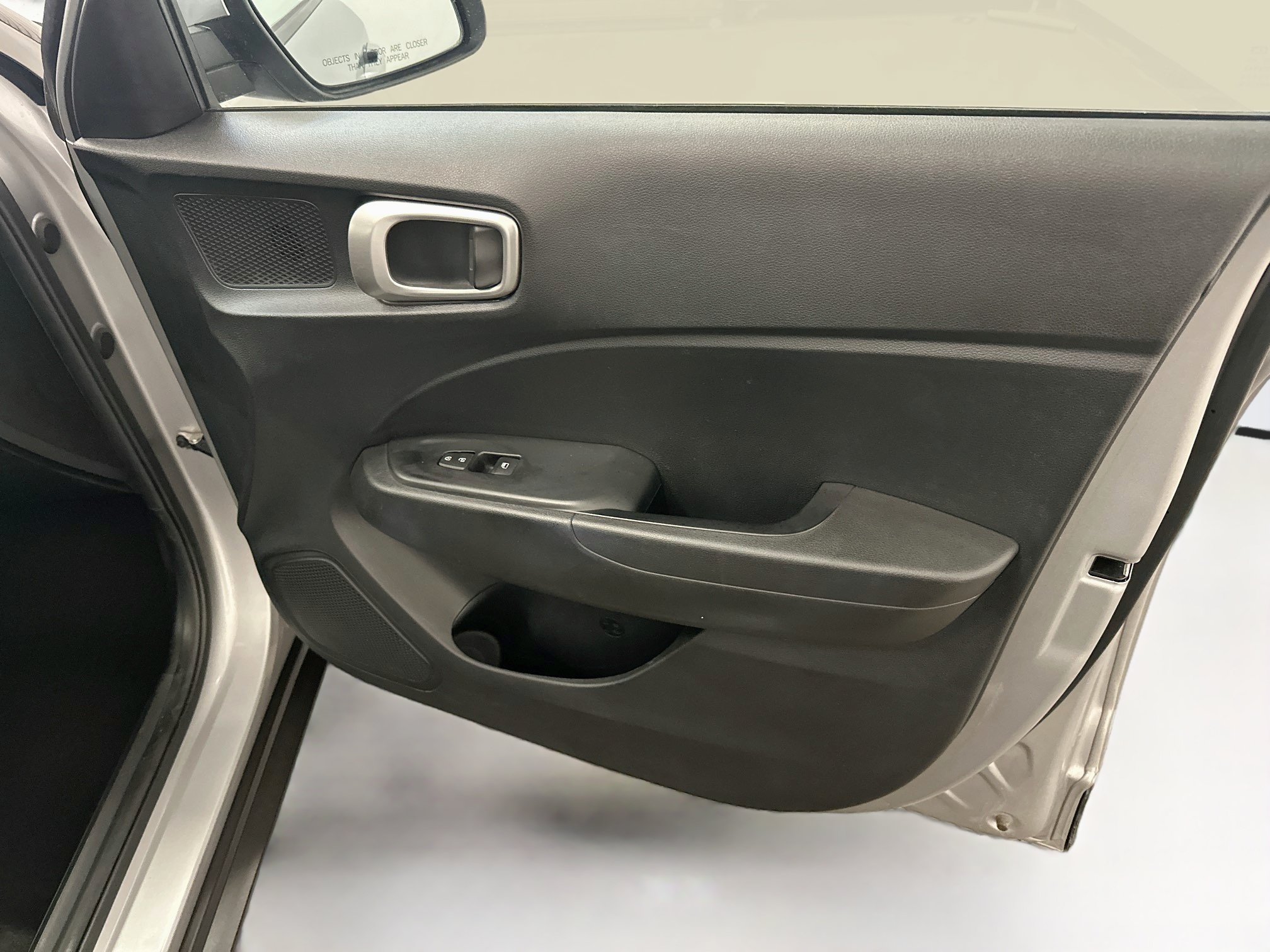 Used 2025 Hyundai Venue SEL FWD image 33