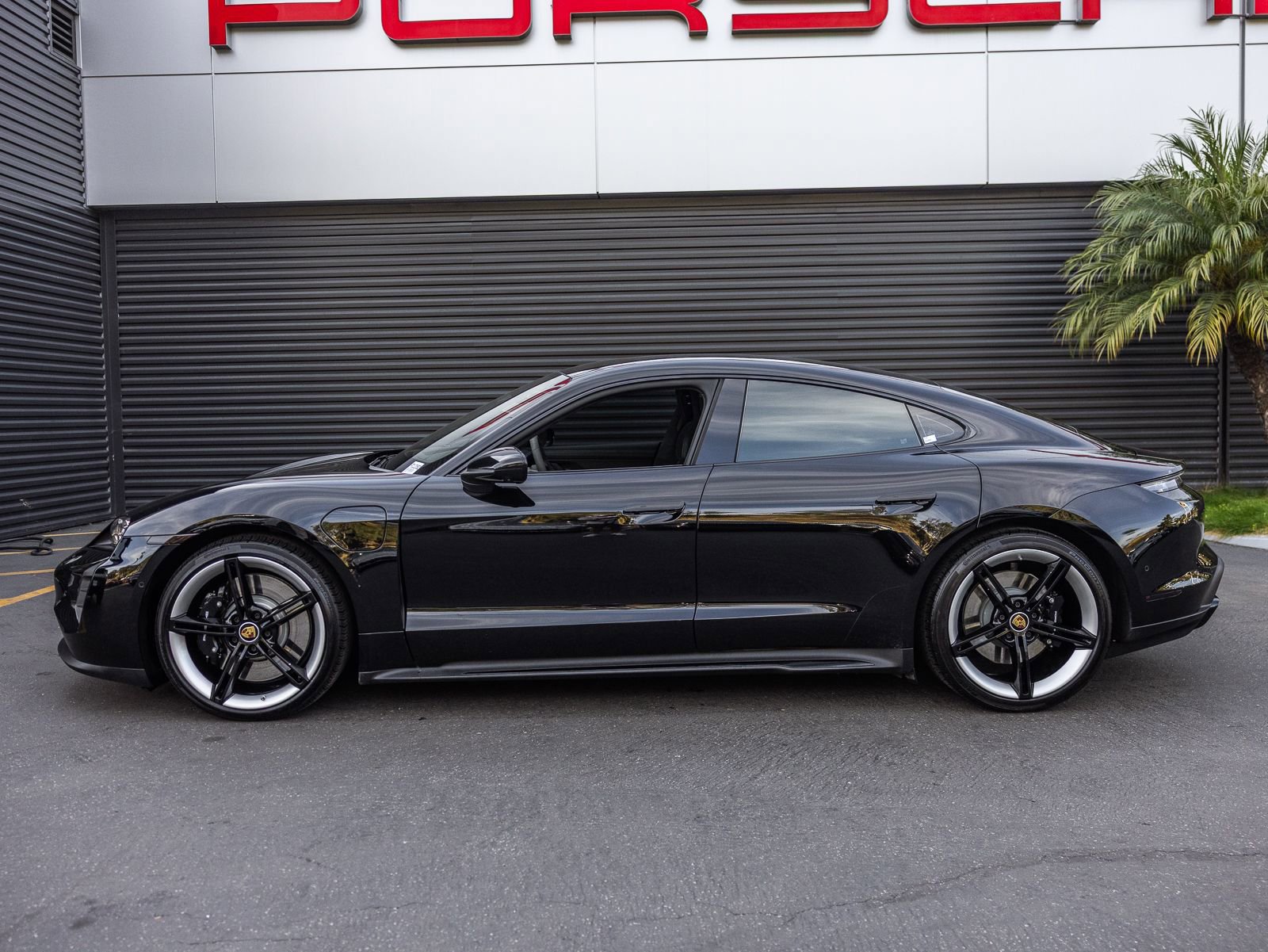 Certified 2023 Porsche Taycan GTS image 2