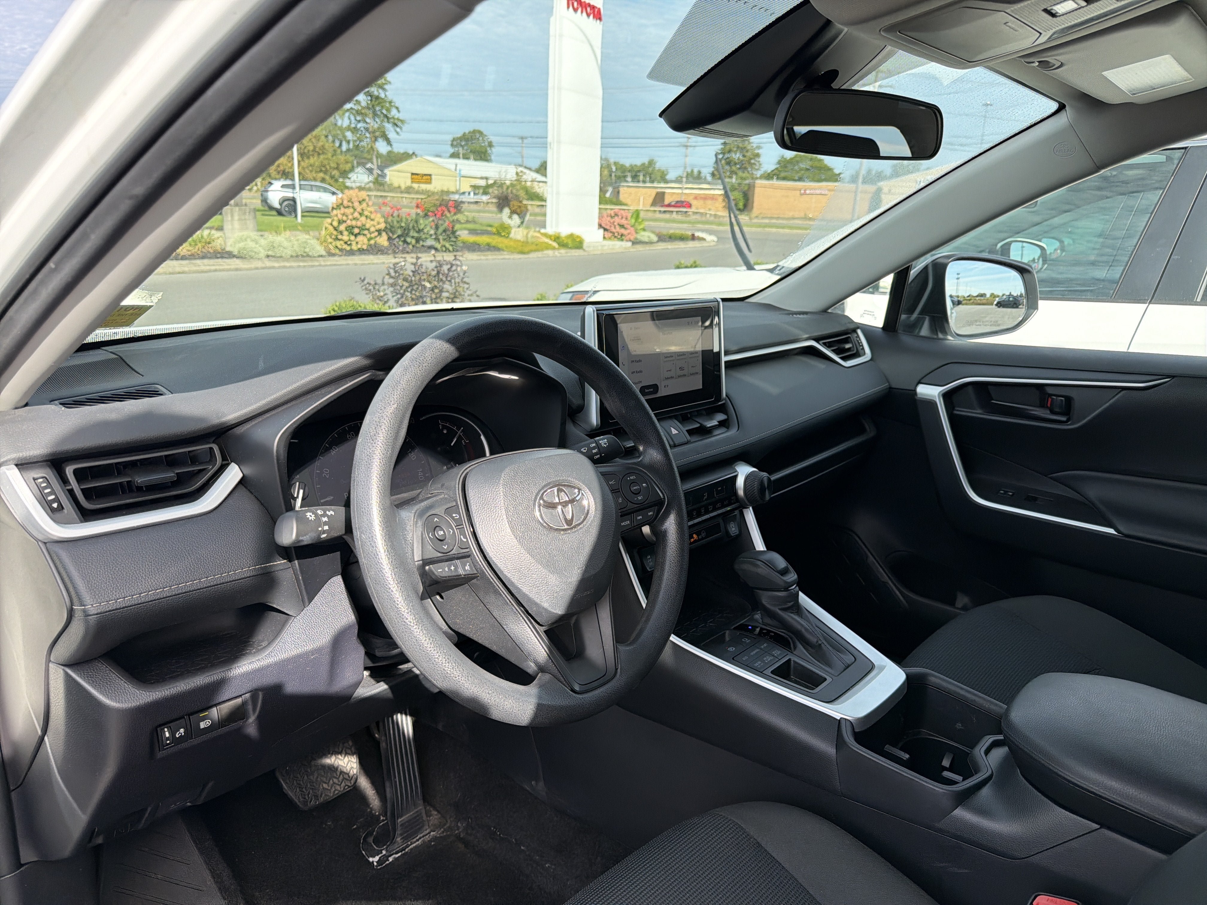 Used 2024 Toyota RAV4 LE AWD/4WD image 9