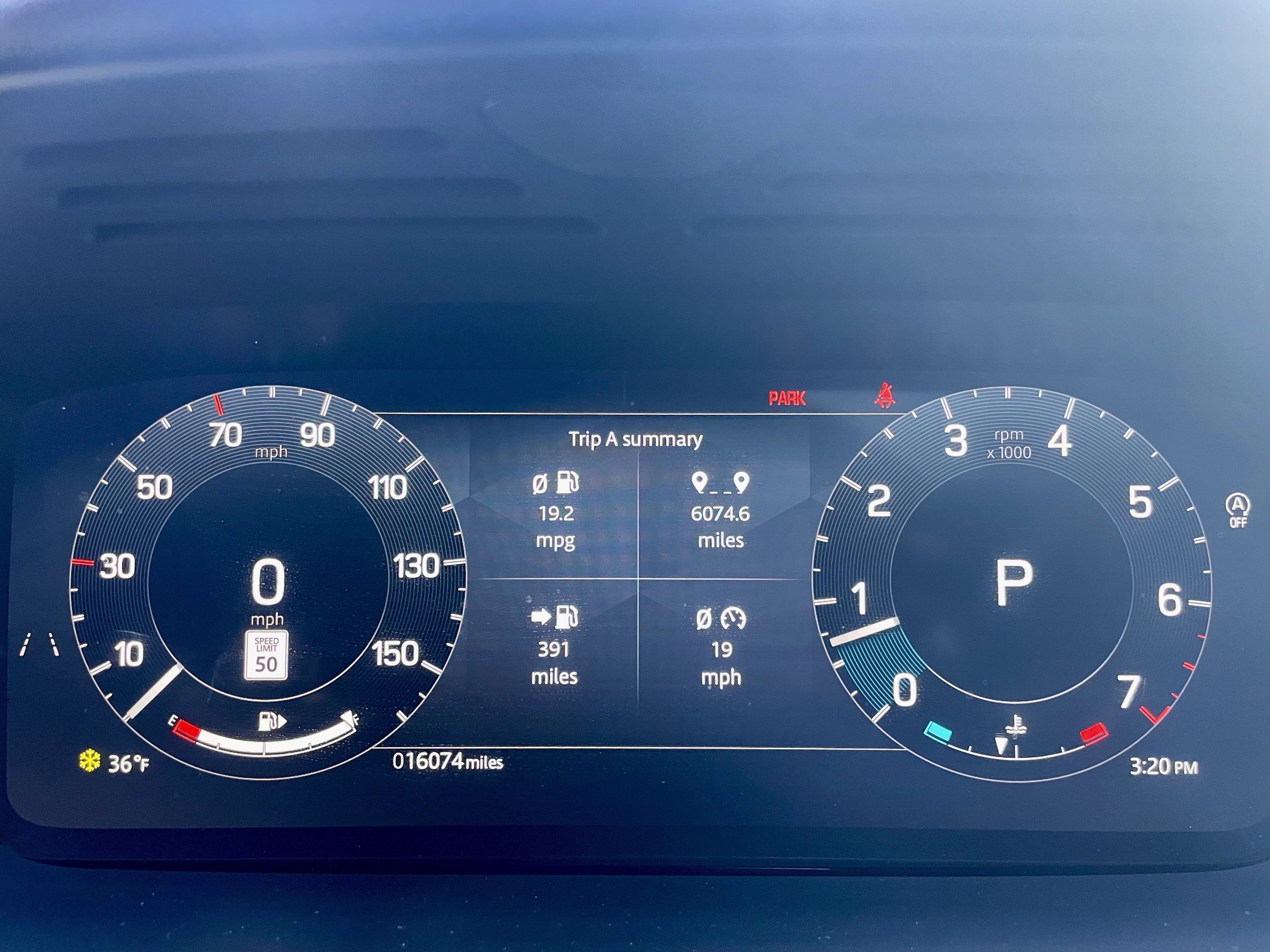 Used 2024 Land Rover Discovery Dynamic SE image 24