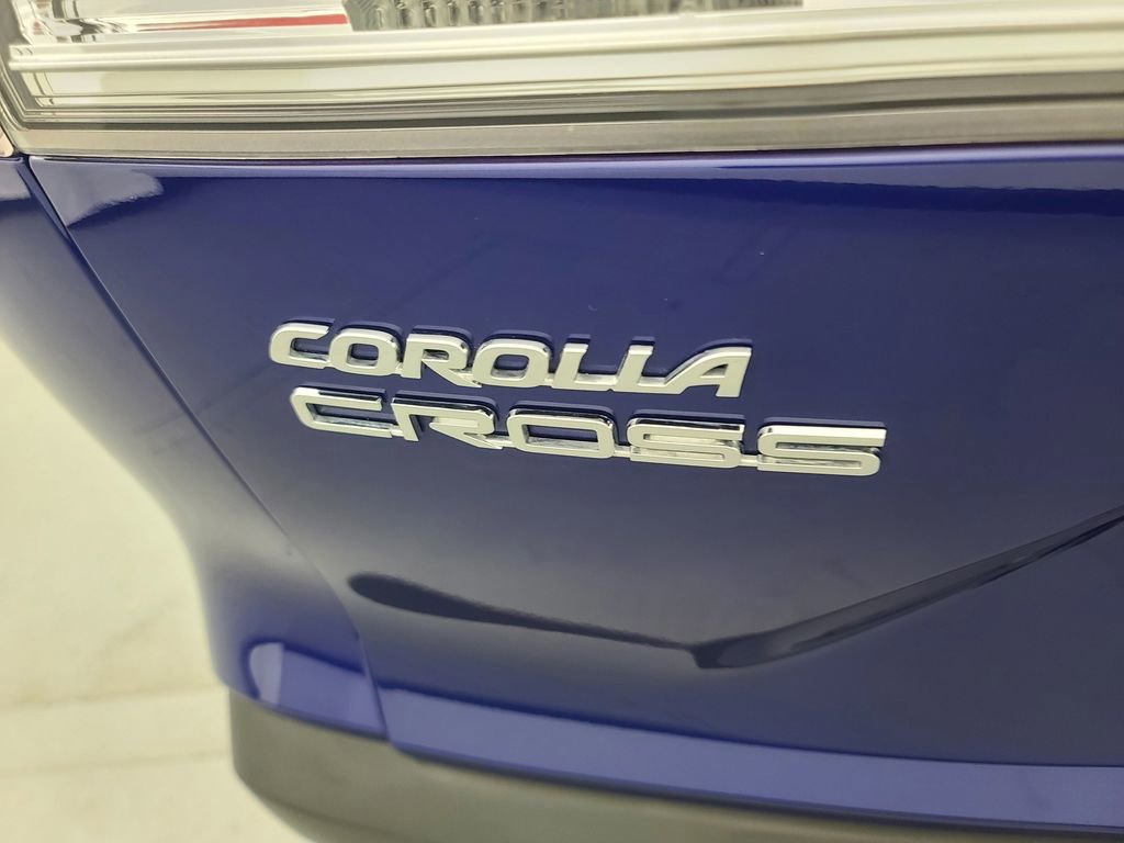 Used 2025 Toyota Corolla Cross LE image 12