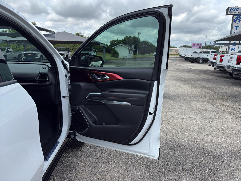 Used 2024 Chevrolet Traverse RS FWD image 15