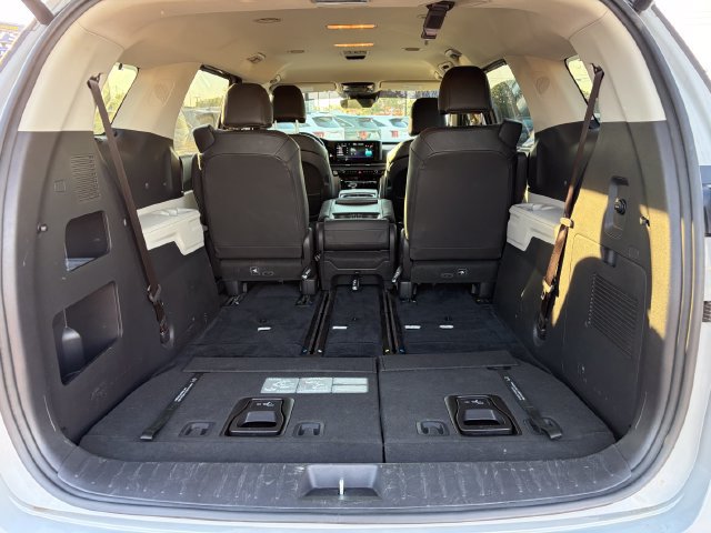 Certified 2024 Kia Carnival EX FWD image 34