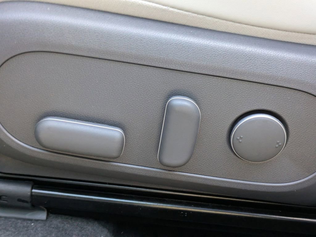 Used 2024 Hyundai Kona Limited image 21