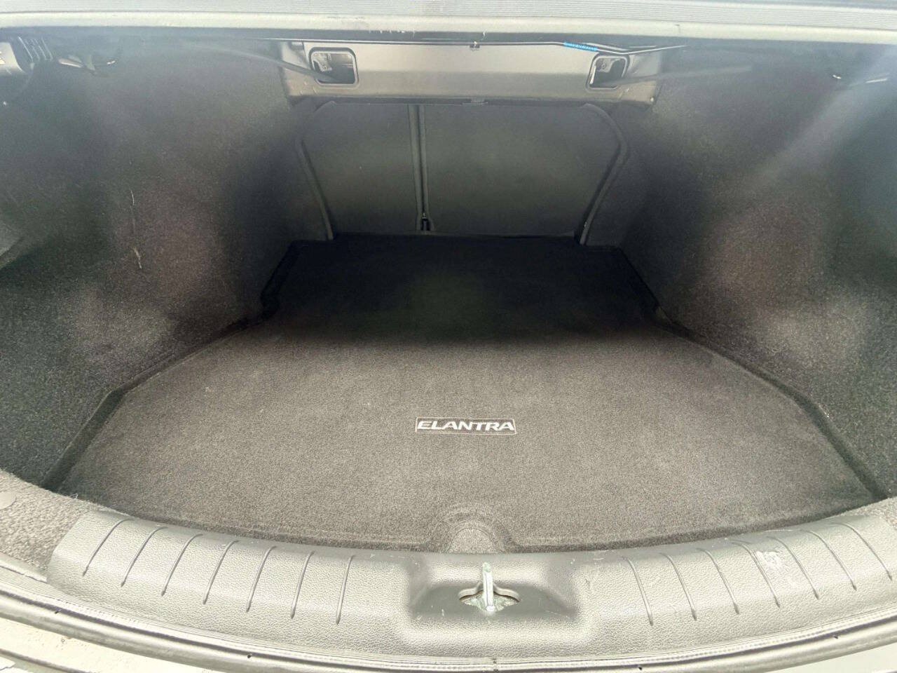 Used 2019 Hyundai Elantra SEL w/ Cargo Package FWD image 5