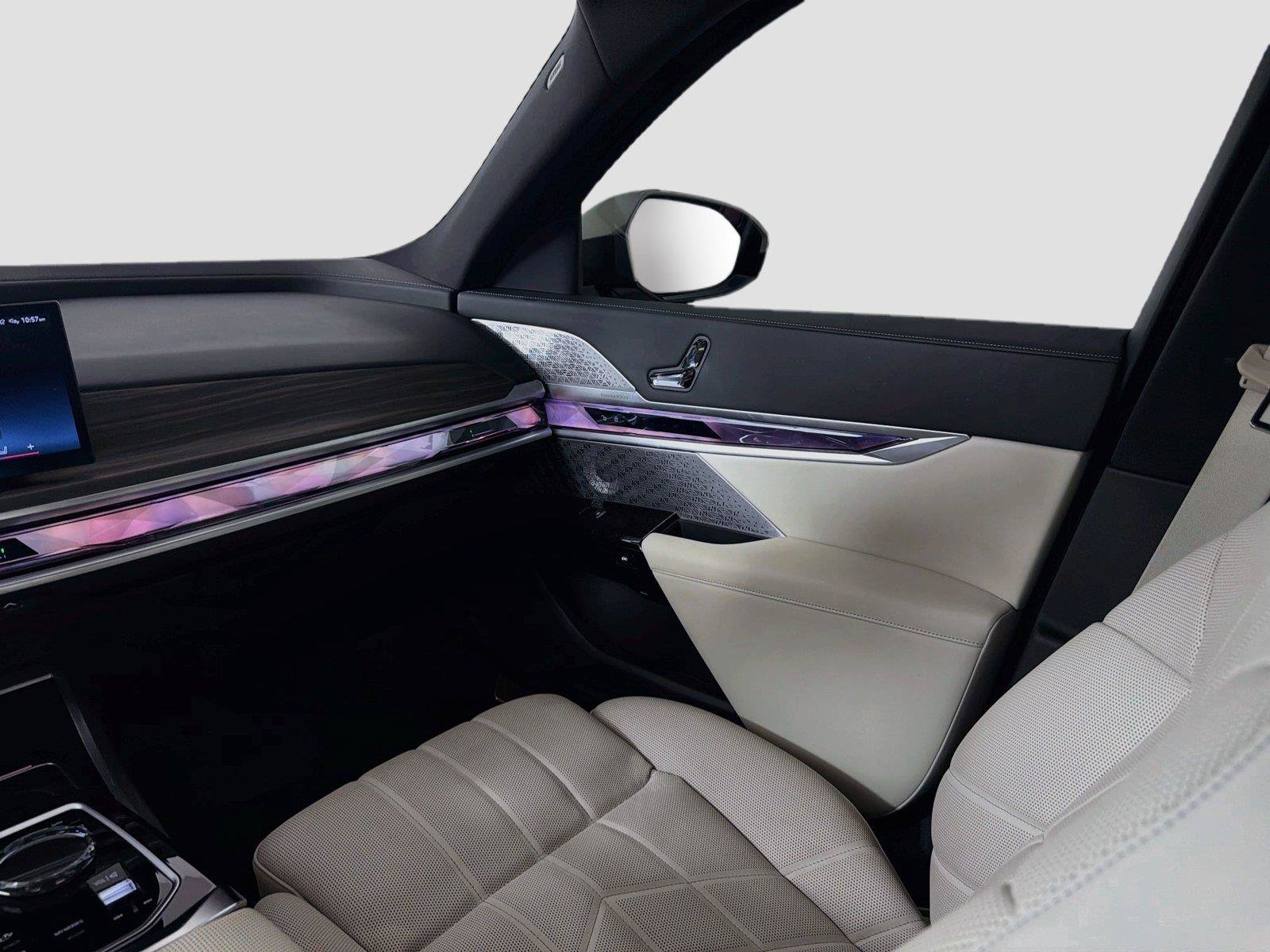 Used 2024 BMW 740i xDrive w/ Premium Package AWD/4WD image 24