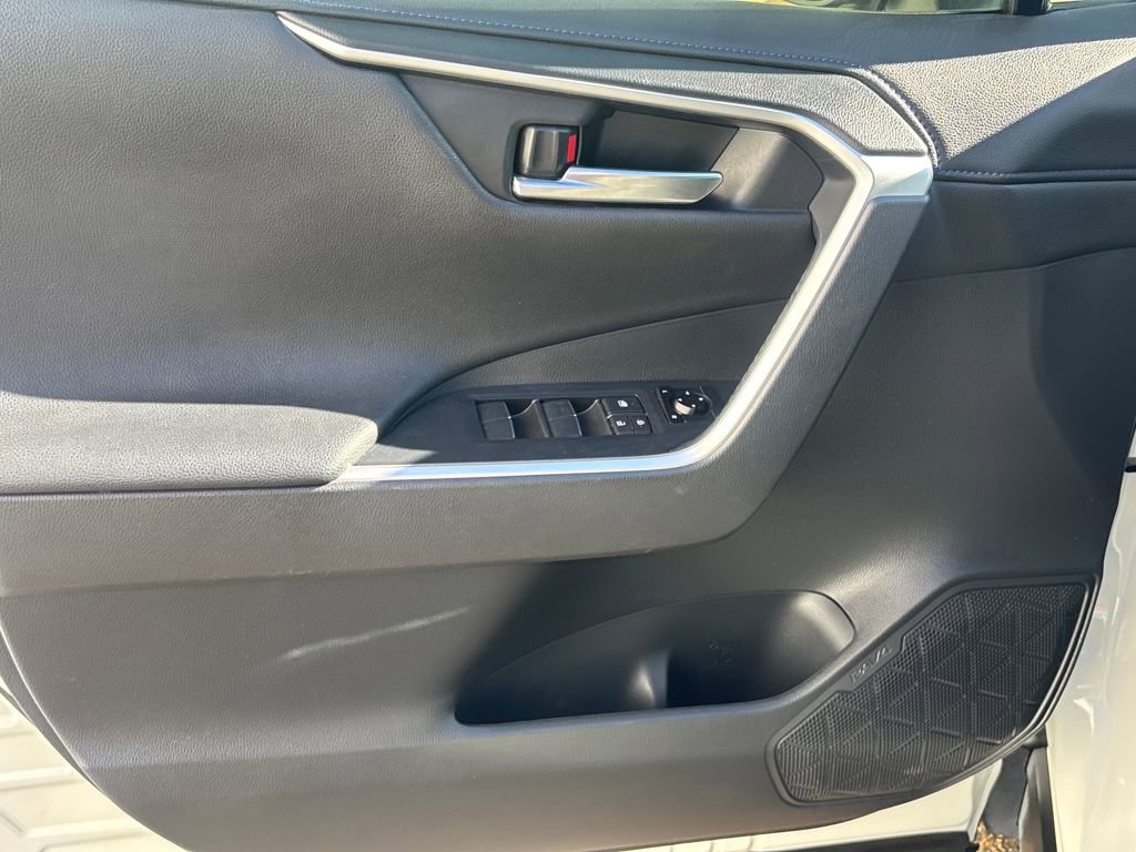 Used 2020 Toyota RAV4 XSE image 6