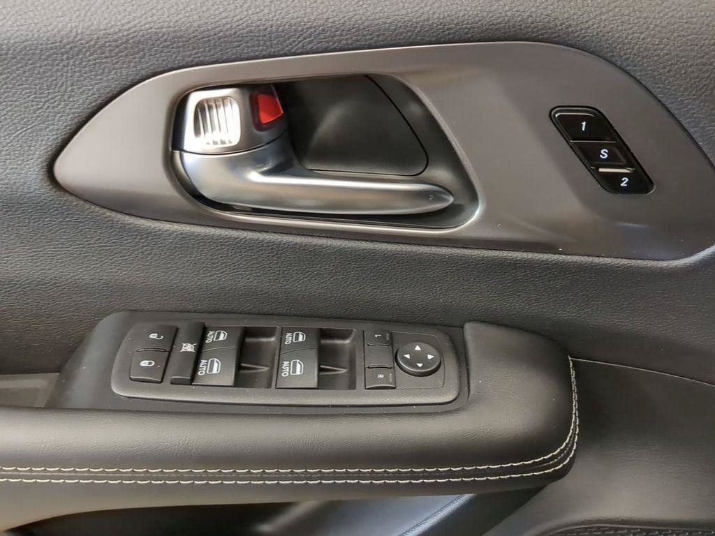 New 2026 Chrysler Pacifica Select FWD image 11