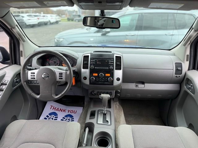 Used 2014 Nissan Frontier SV image 3