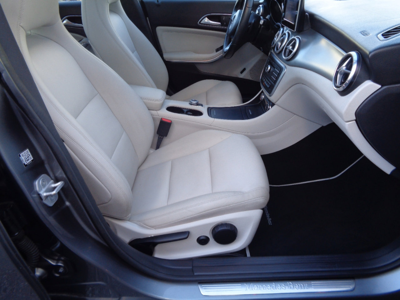 Used 2015 Mercedes-Benz CLA 250 image 25