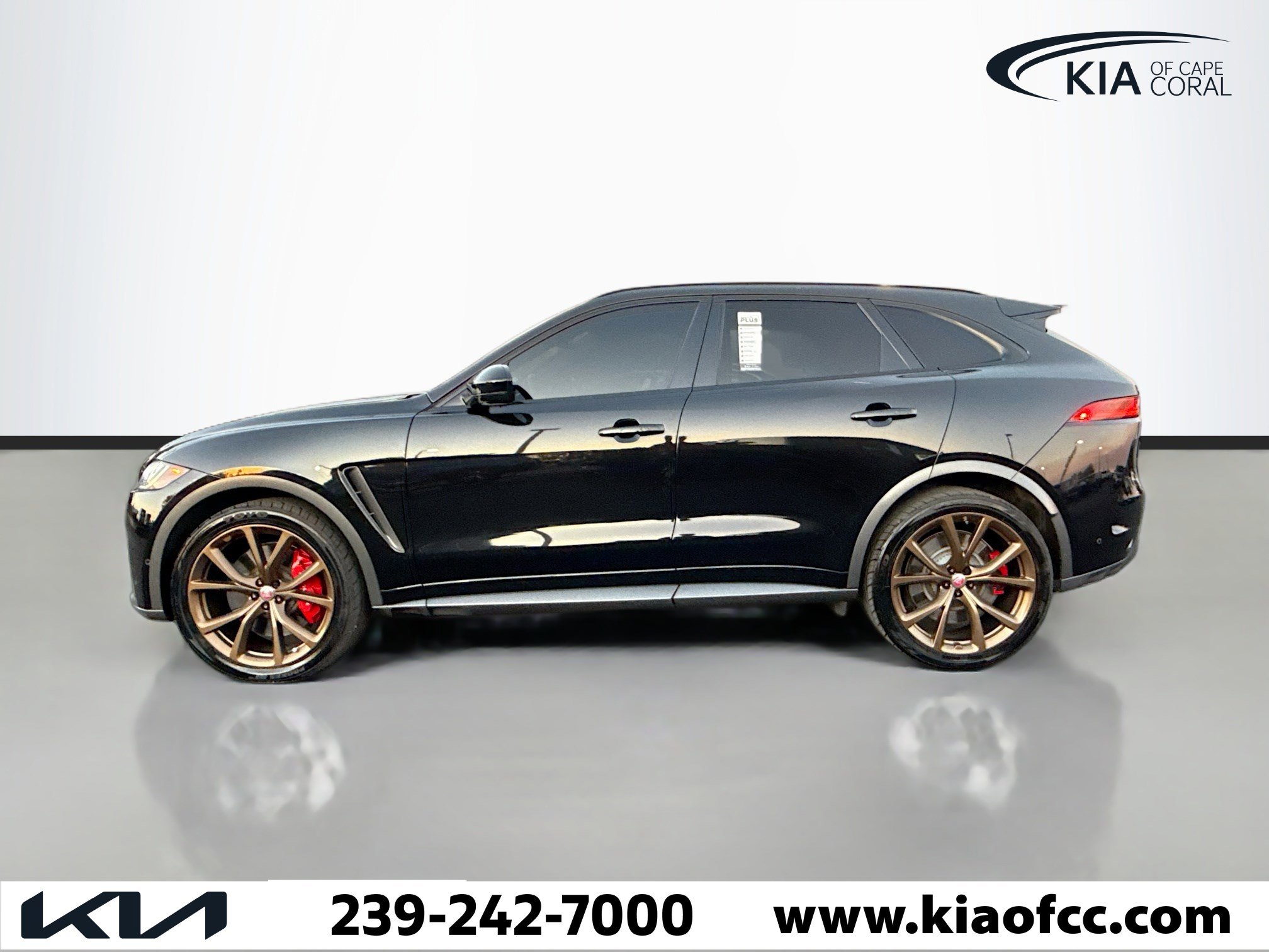 Used 2020 Jaguar F-PACE SVR image 2