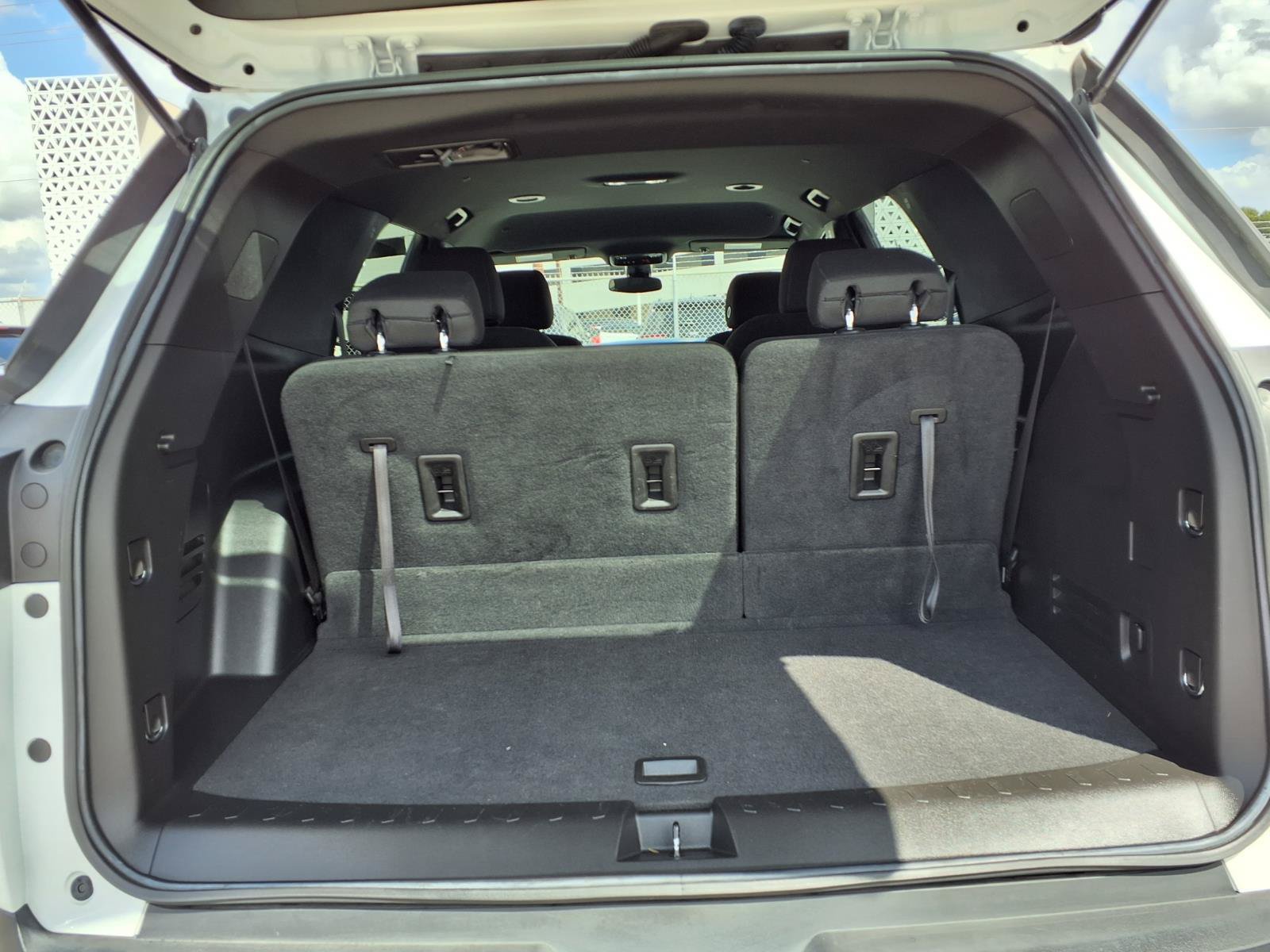 Used 2023 Chevrolet Traverse LT FWD image 21