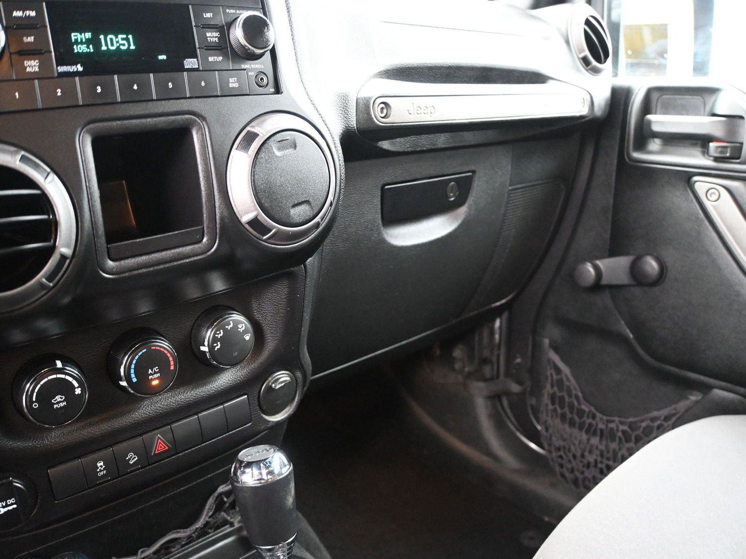 Used 2017 Jeep Wrangler Unlimited Sport w/ Connectivity Group AWD/4WD image 5