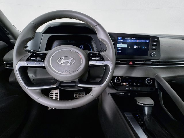 Used 2026 Hyundai Elantra Sport w/ Cargo Package FWD image 10