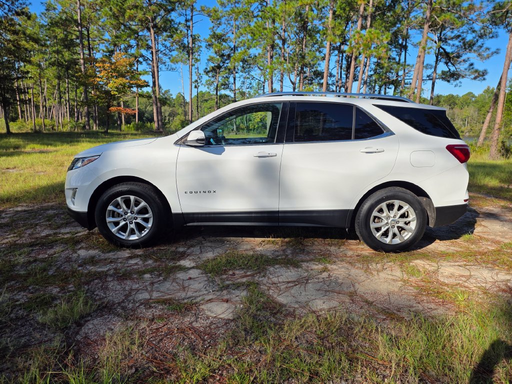 Used 2018 Chevrolet Equinox LT w/ Sun & Infotainment Package AWD/4WD image 2