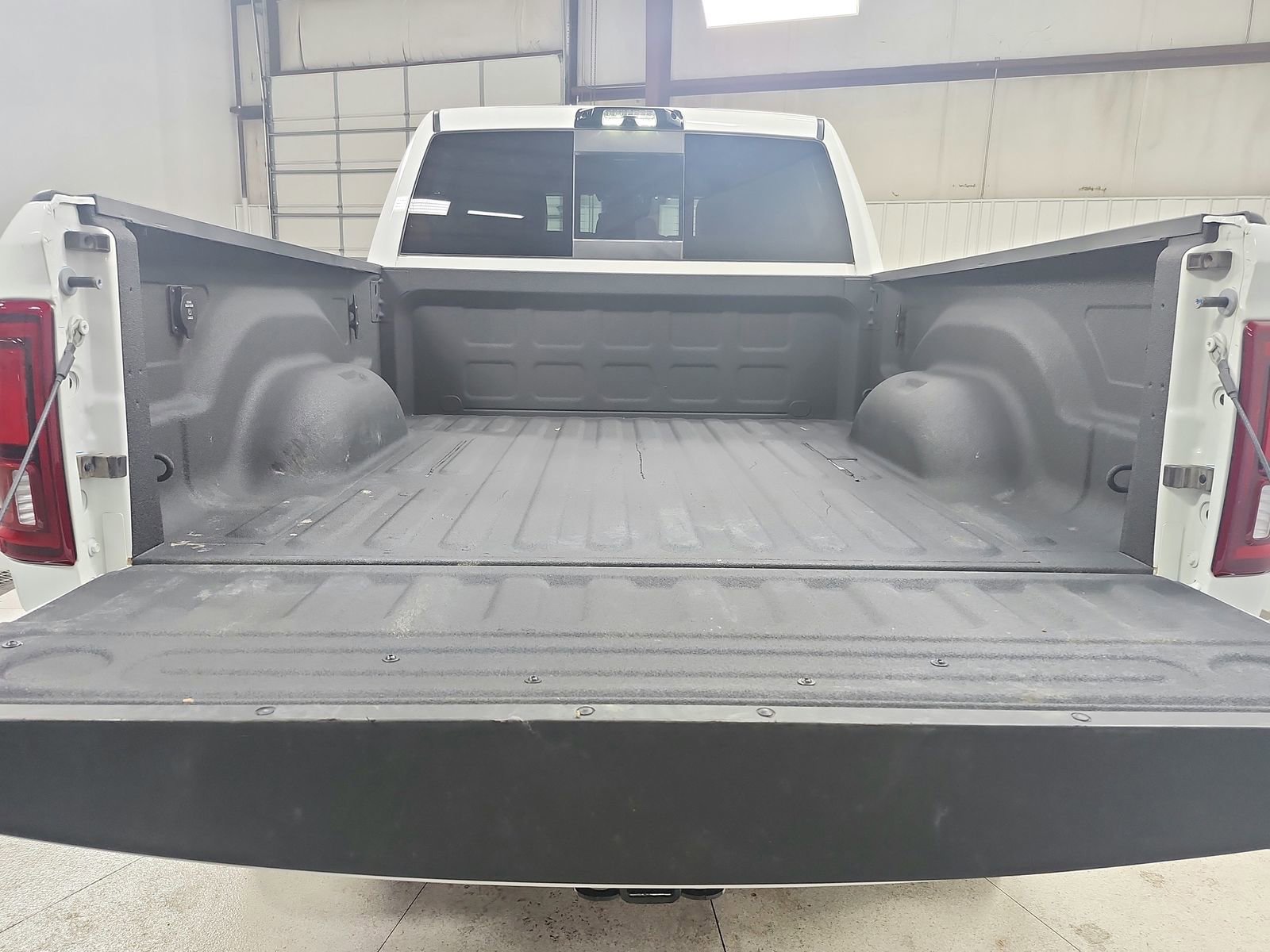Used 2025 RAM 2500 Laramie AWD/4WD image 47