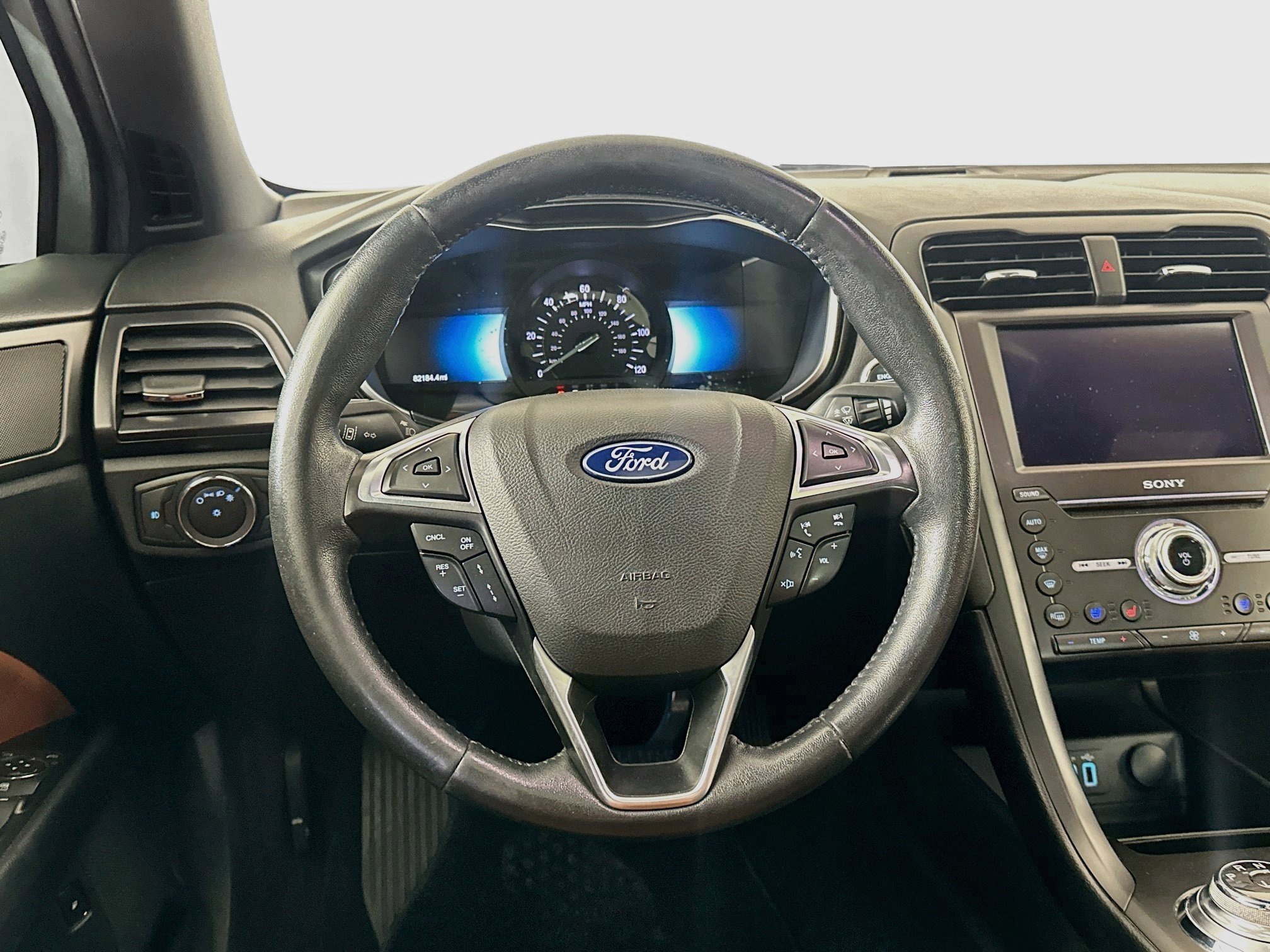 Used 2019 Ford Fusion Energi Titanium FWD image 18