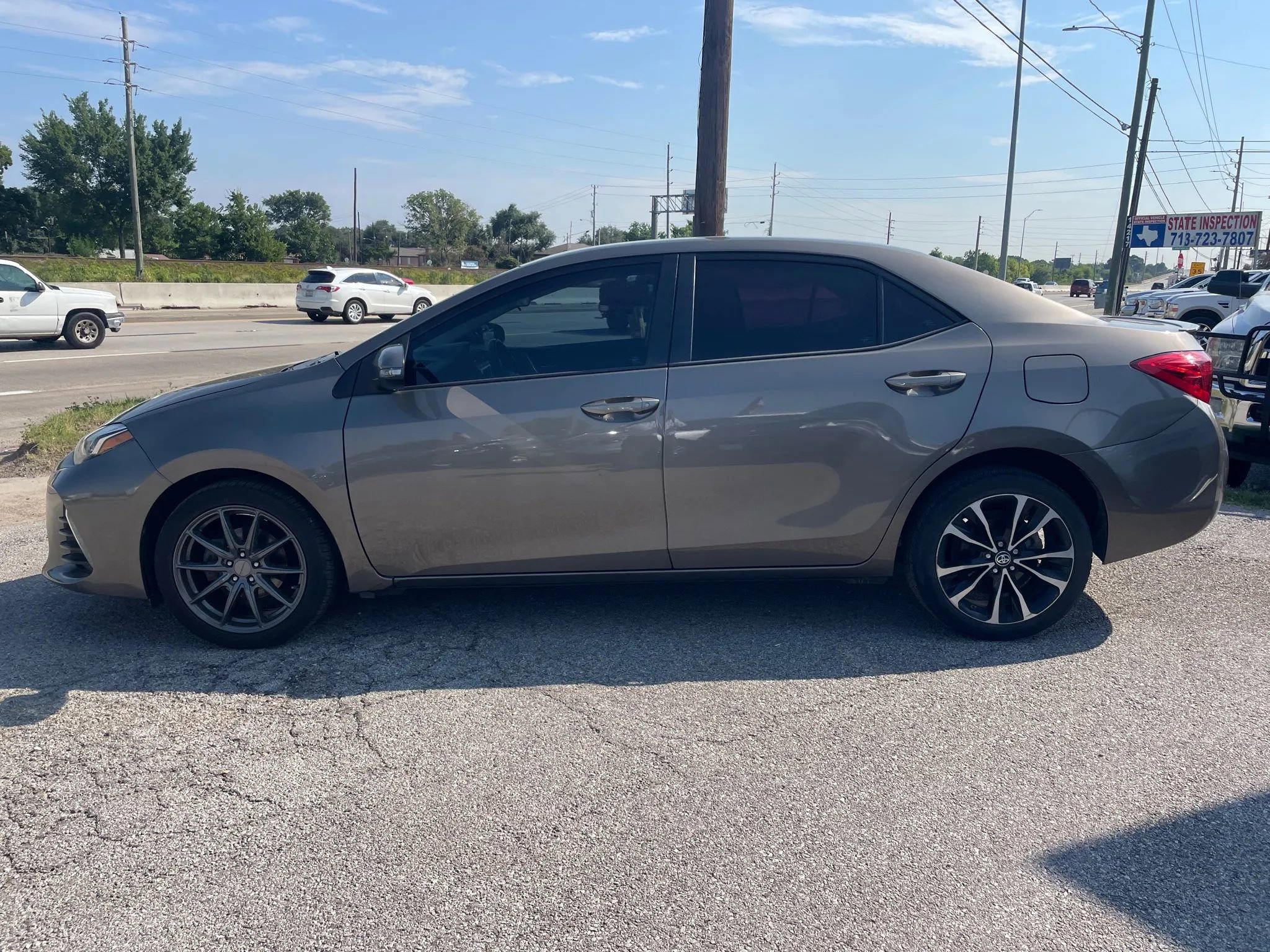 Used 2019 Toyota Corolla SE image 2
