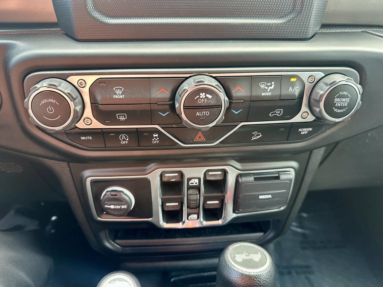 Used 2020 Jeep Wrangler Unlimited Sport image 23