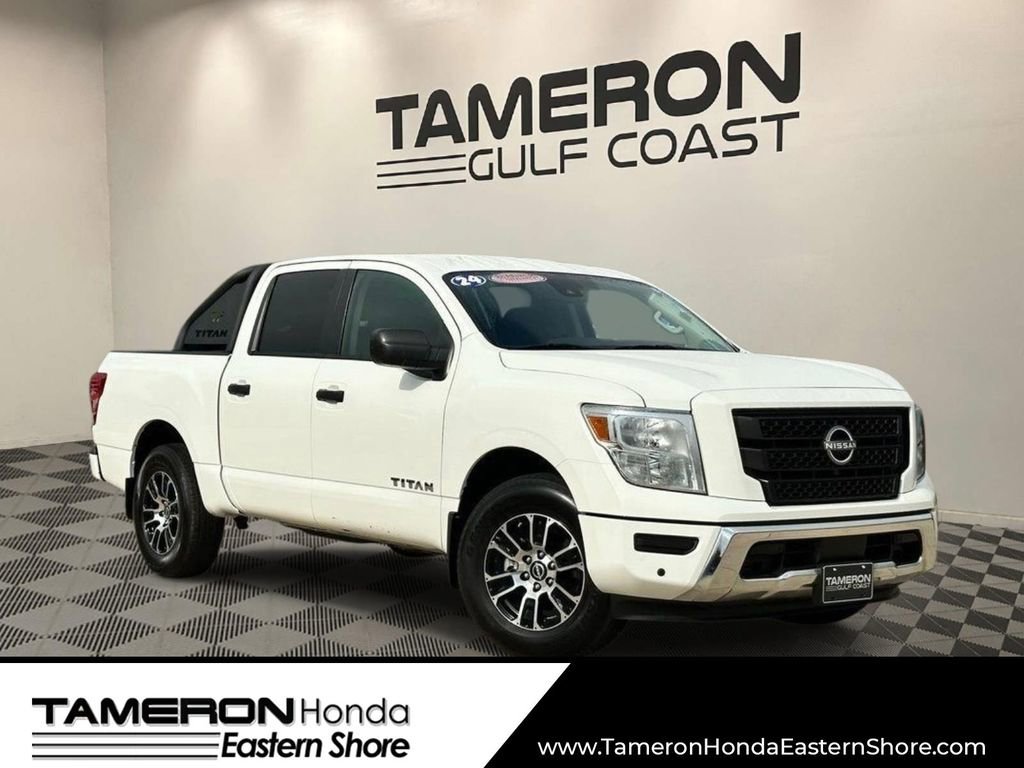 Used 2024 Nissan Titan SV w/ SV Convenience Package image 1