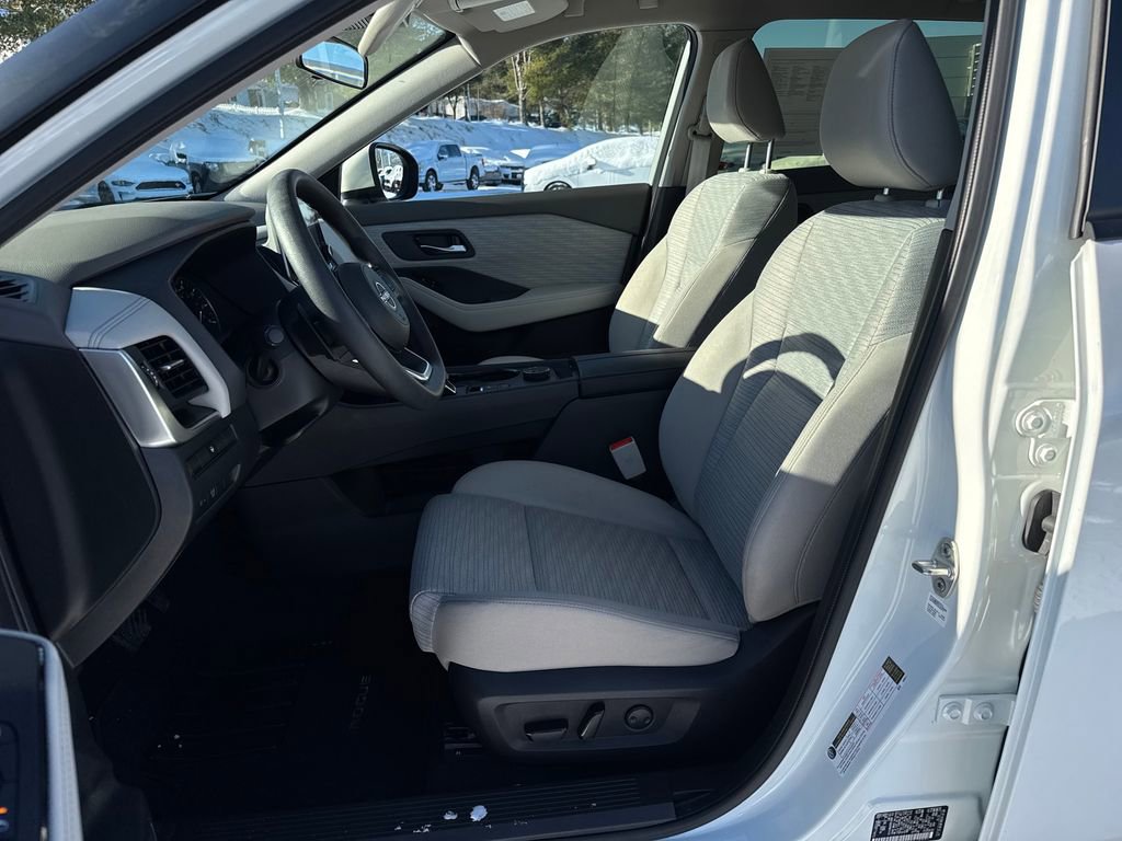 Used 2023 Nissan Rogue SV image 10