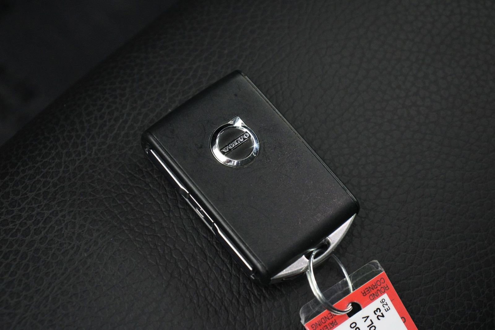 Certified 2023 Volvo XC60 T8 Plus AWD/4WD image 33