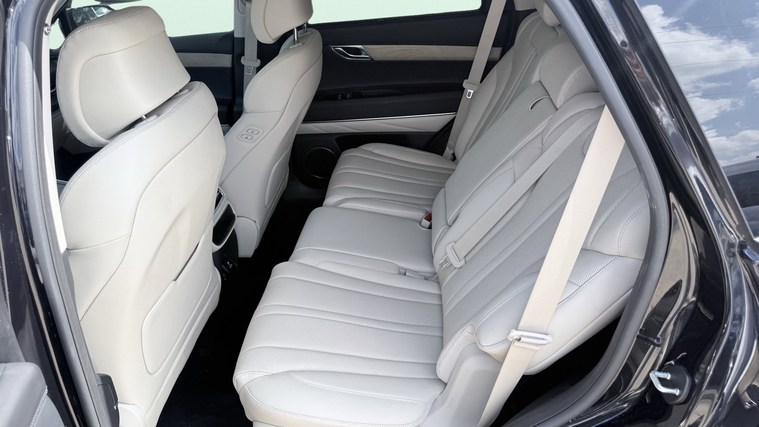 Used 2024 Genesis GV80 2.5T AWD/4WD image 35