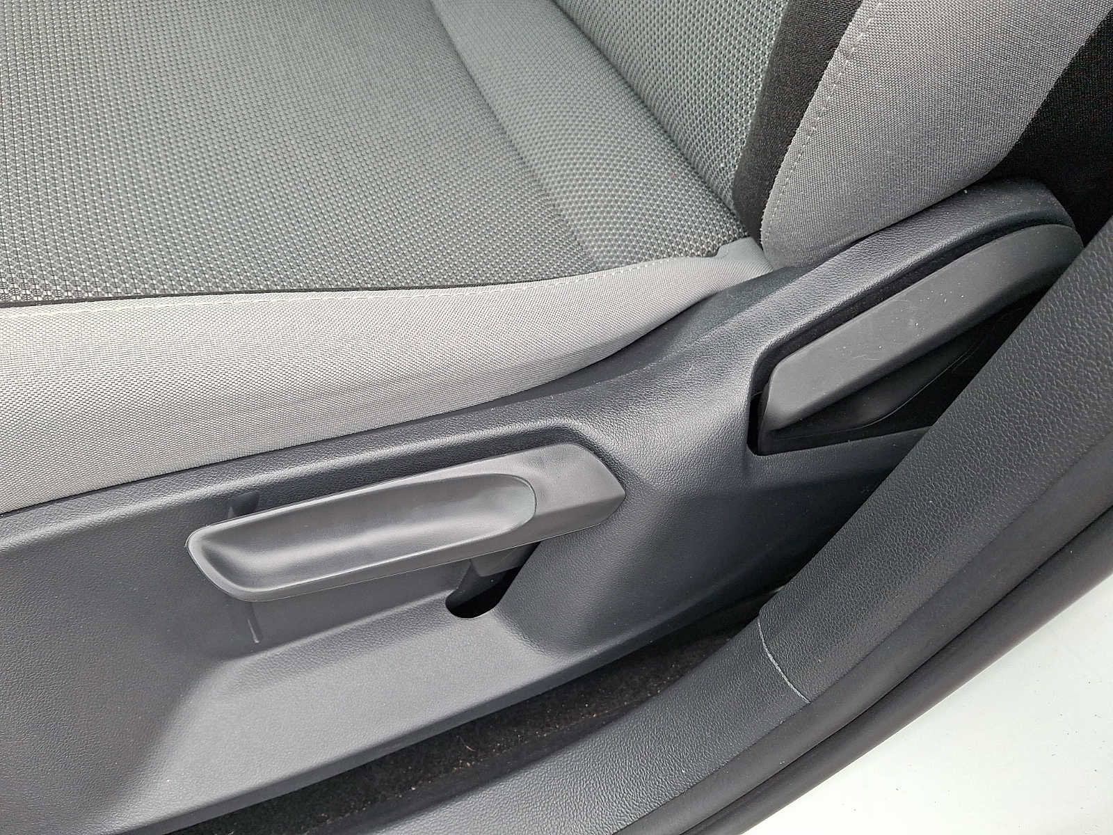 Used 2024 Volkswagen Taos S image 11