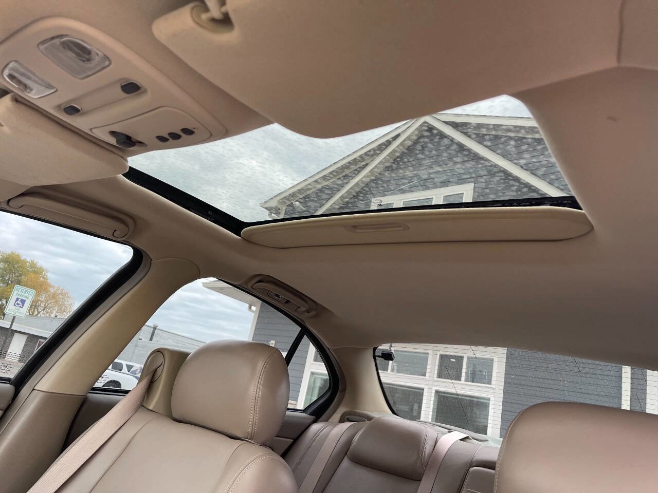 Used 2004 Pontiac Bonneville SLE image 26