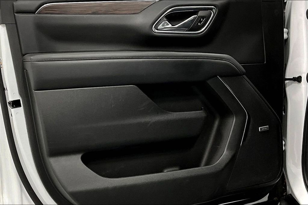 Used 2023 Chevrolet Suburban Z71 w/ Luxury Package image 21