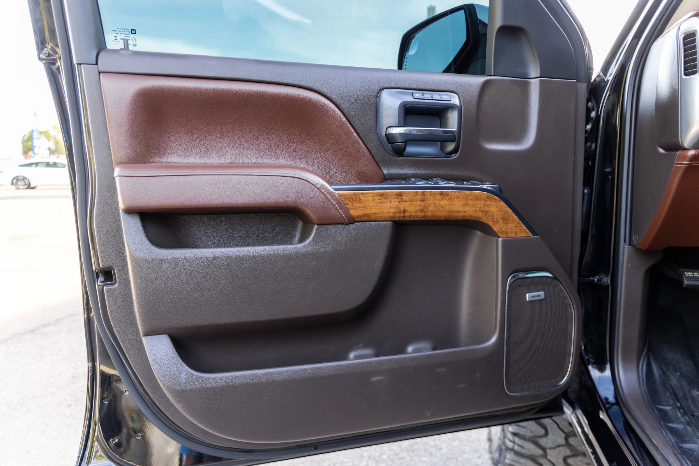 Used 2015 Chevrolet Silverado 1500 High Country image 11