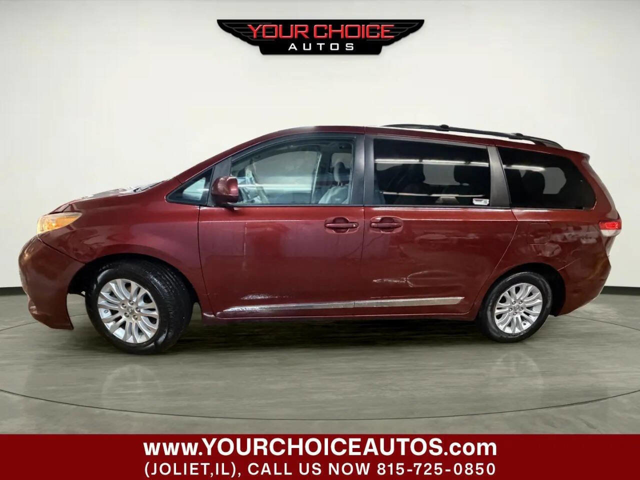 Used 2013 Toyota Sienna XLE image 2