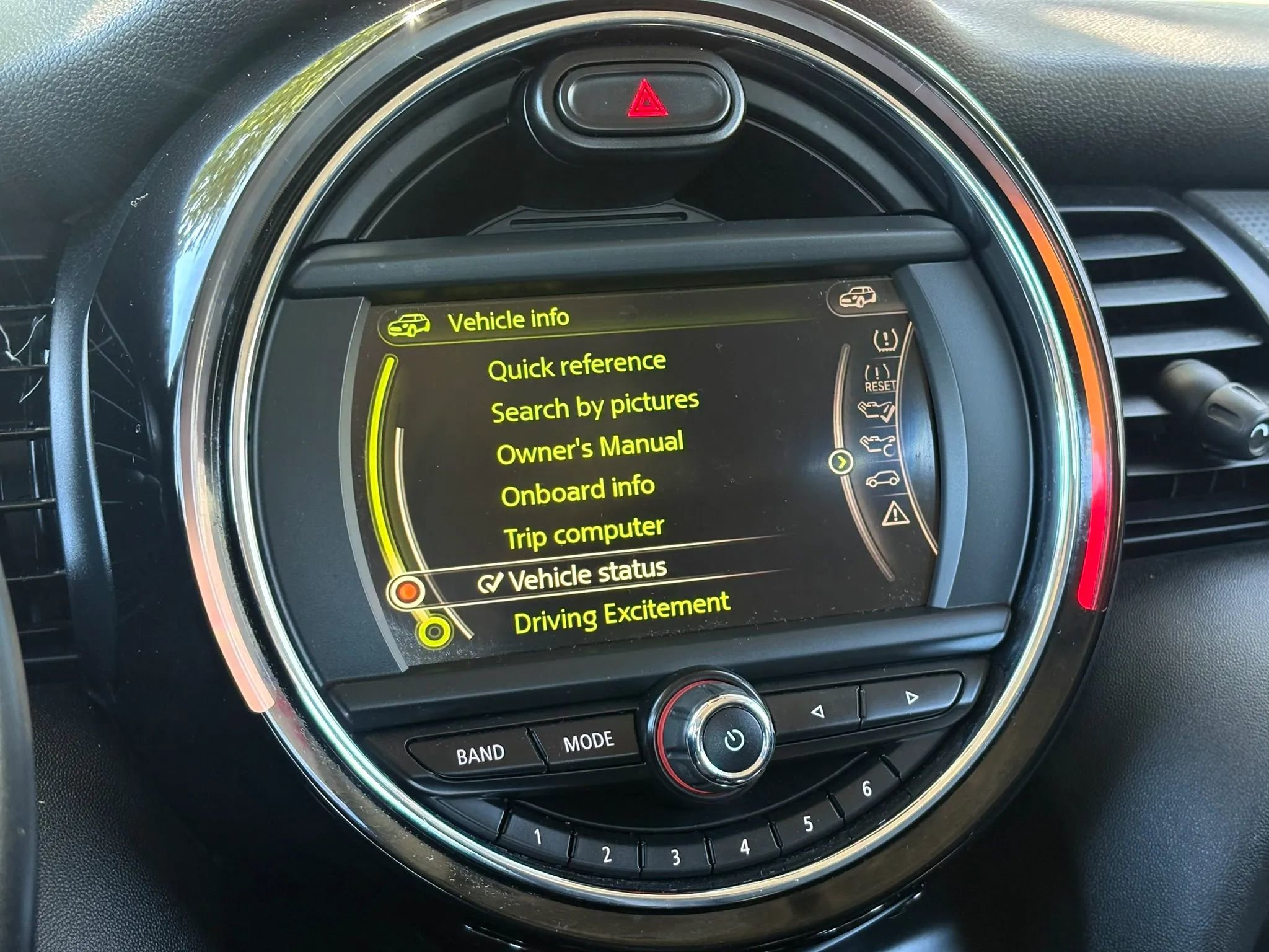 Used 2015 MINI Cooper 4-Door Hardtop image 17