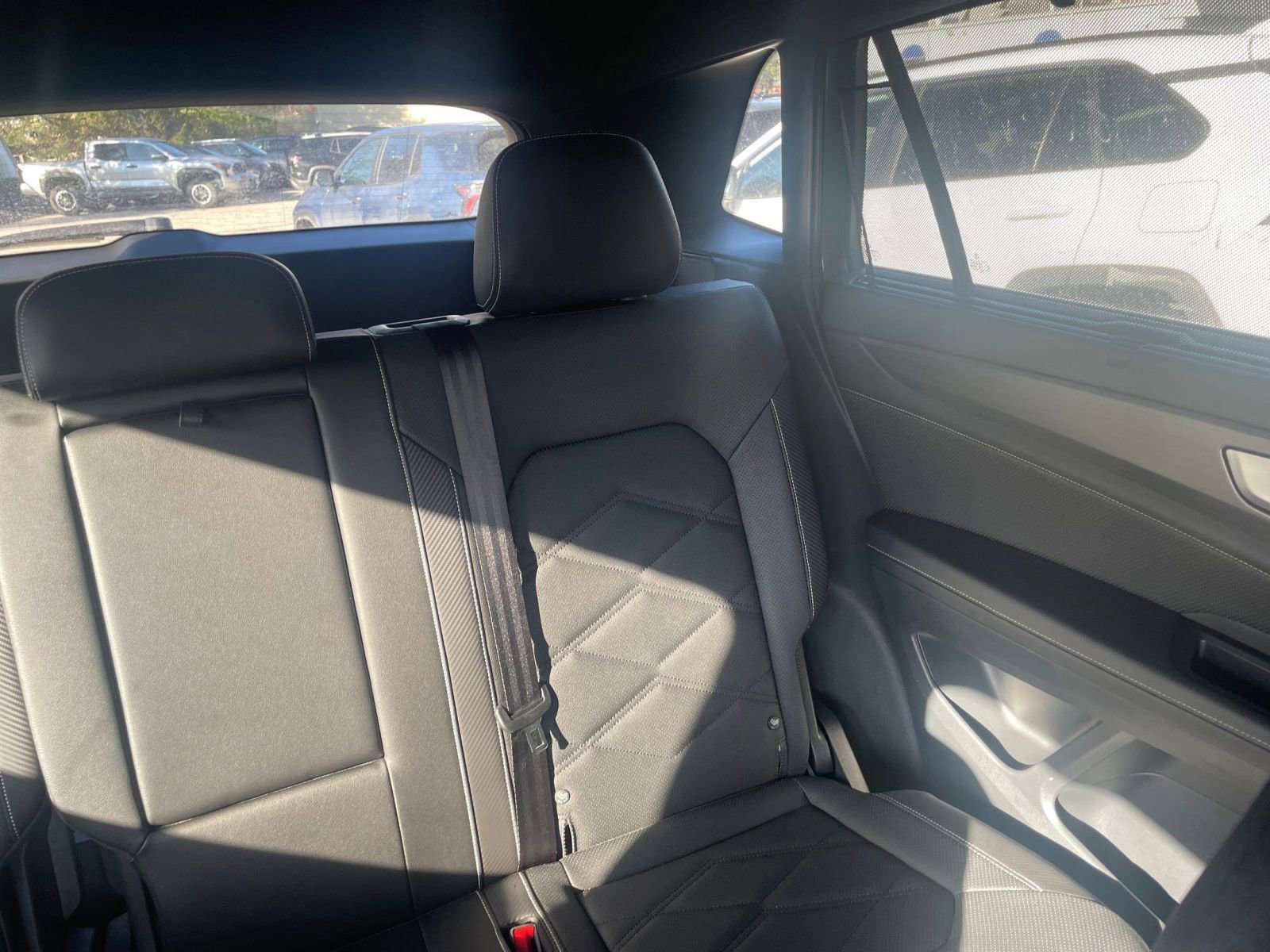 Used 2025 Volkswagen Atlas Cross Sport SE image 35