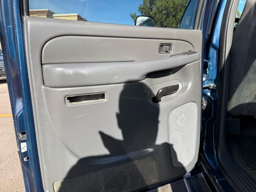 Used 2005 Chevrolet Silverado 2500 LS w/ Heavy-Duty Power Package image 17