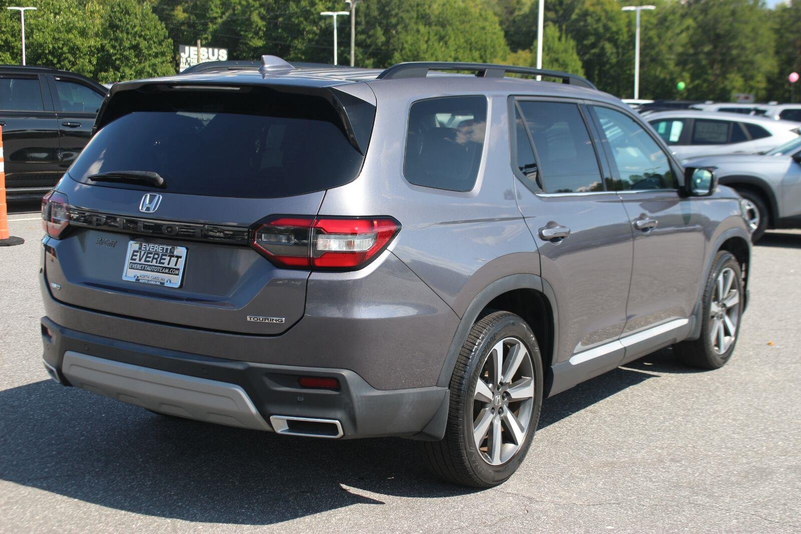 Used 2024 Honda Pilot Touring image 7
