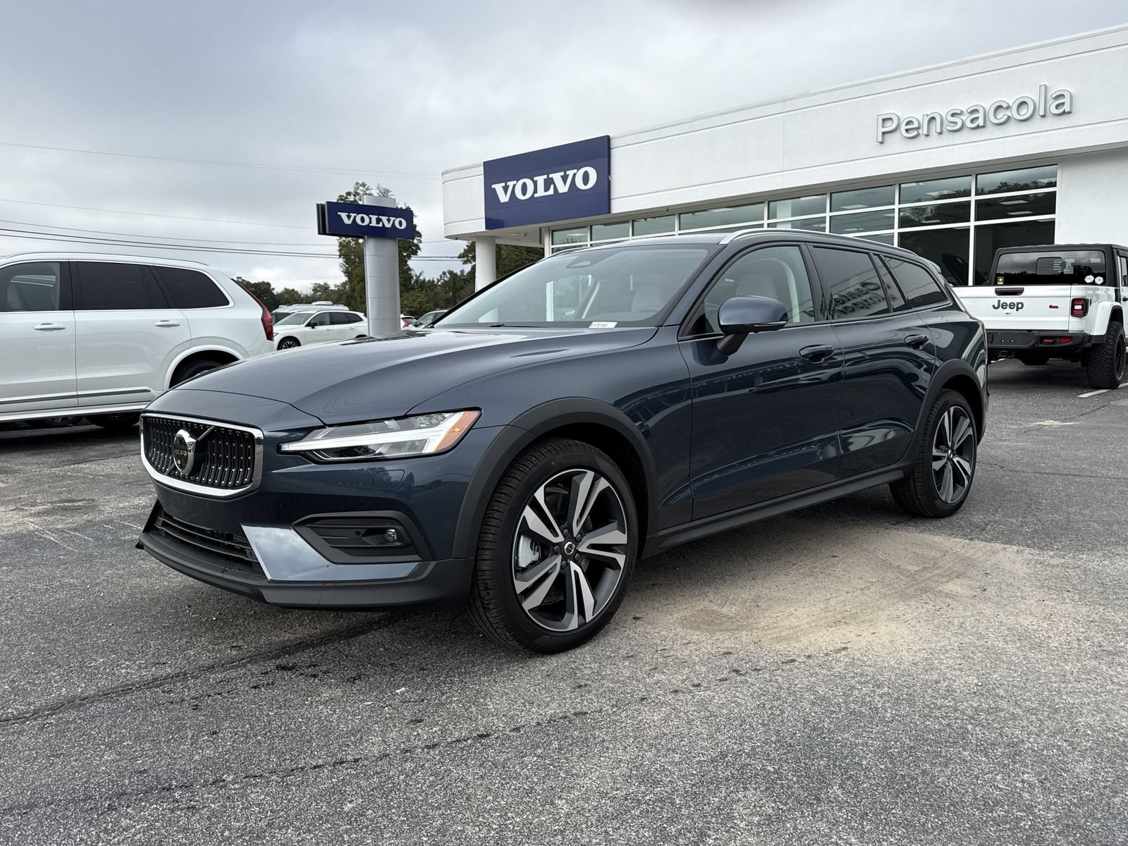 New 2026 Volvo V60 B5 Cross Country Plus w/ Protection Package Premier AWD/4WD image 1