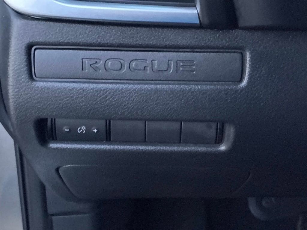 Used 2023 Nissan Rogue S AWD/4WD image 20