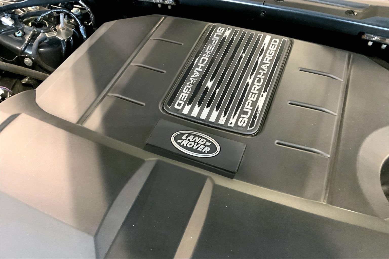 Certified 2025 Land Rover Defender 110 V8 AWD/4WD image 32
