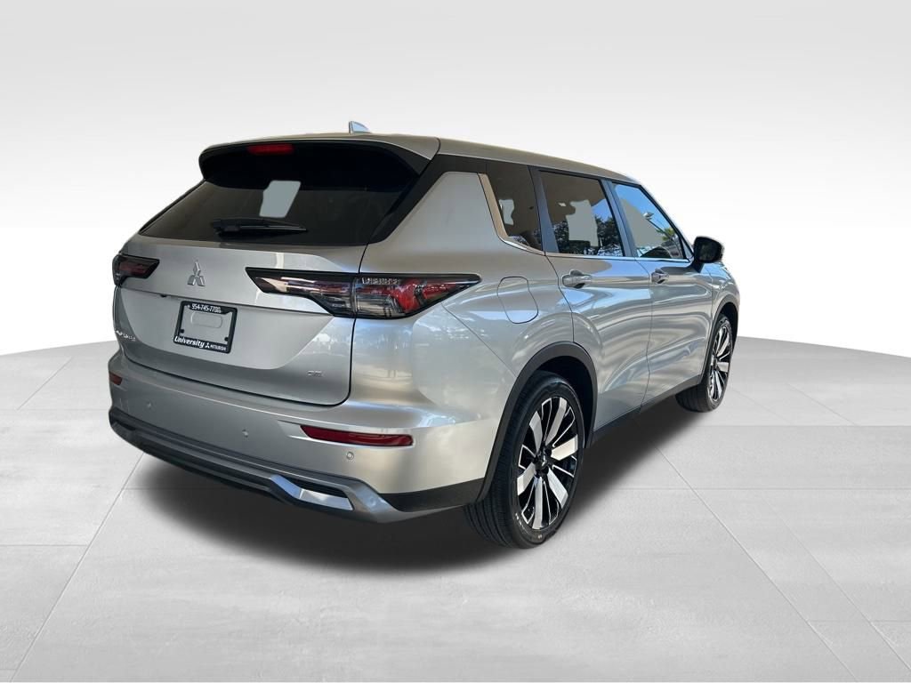 New 2026 Mitsubishi Outlander SE image 3