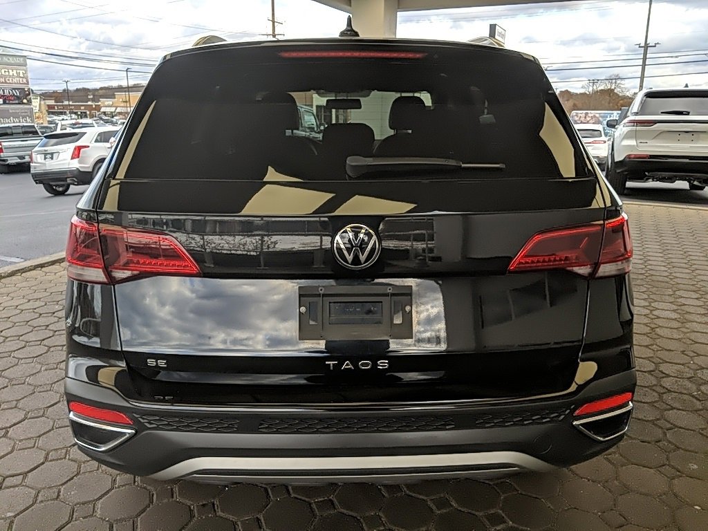 Used 2022 Volkswagen Taos SE w/ Panoramic Sunroof Package image 6