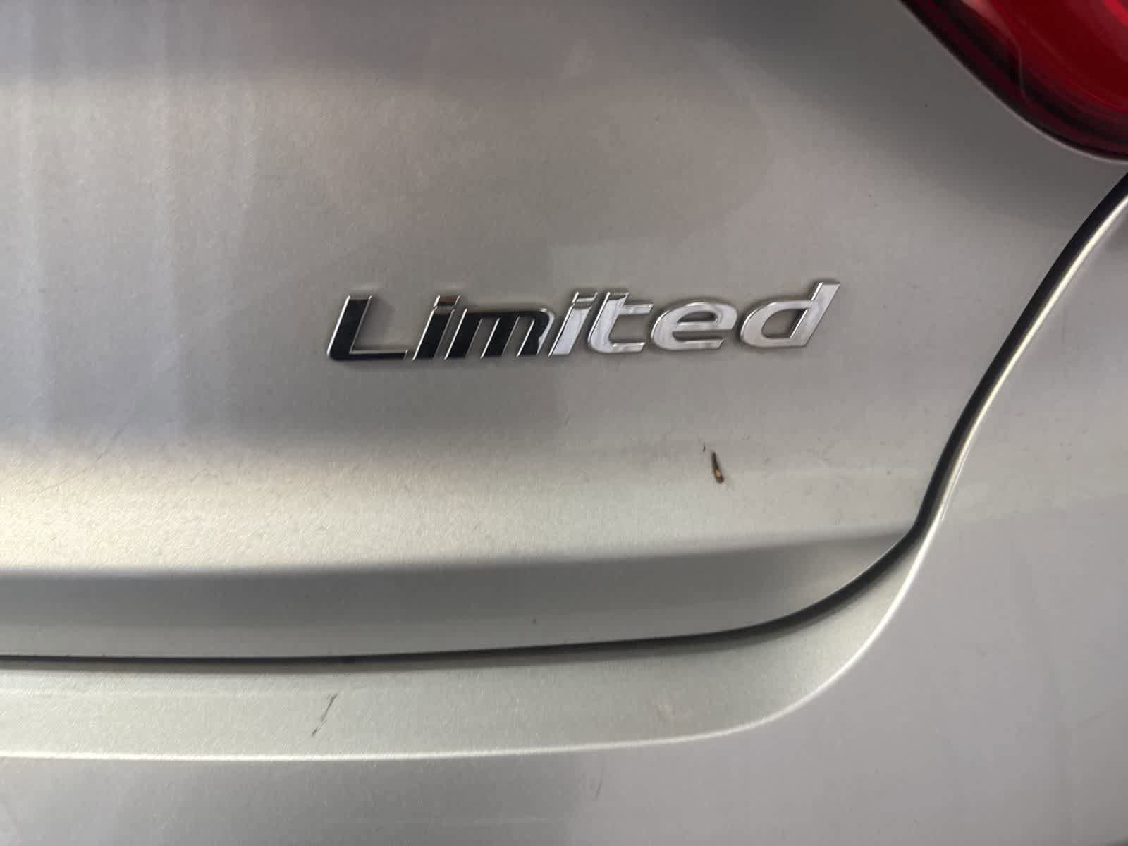 Used 2015 Hyundai Sonata Limited w/ Option Group 06 FWD image 15