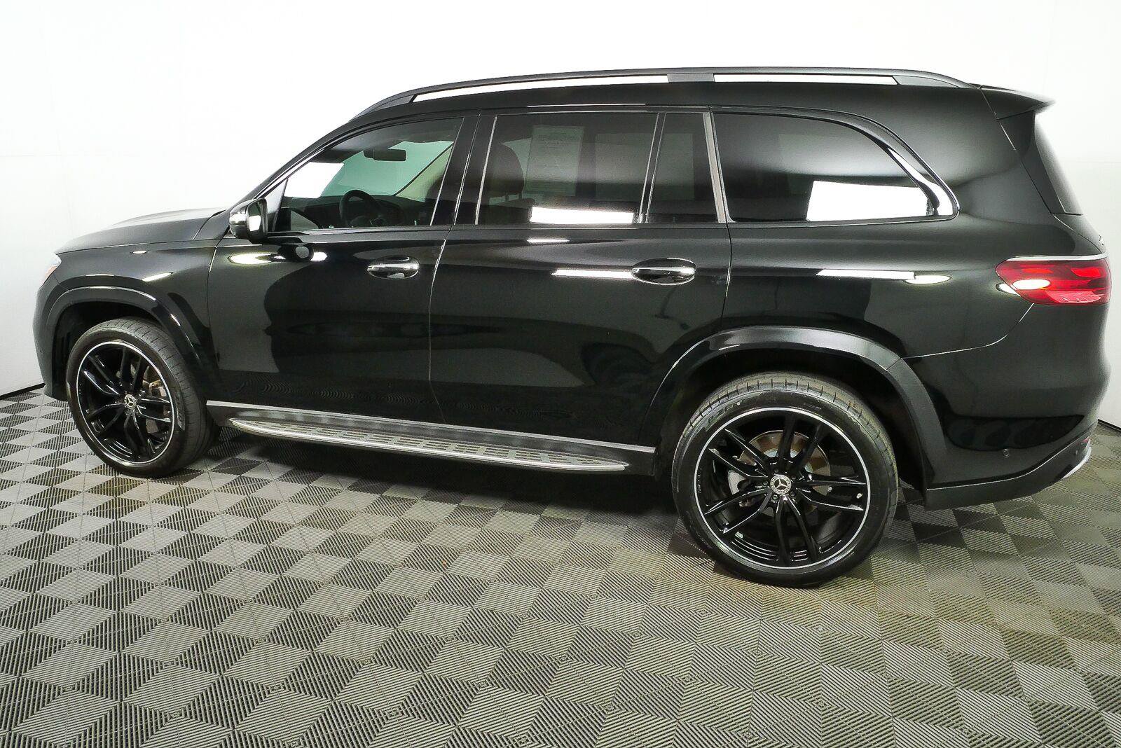 Used 2025 Mercedes-Benz GLS 450 4MATIC image 26