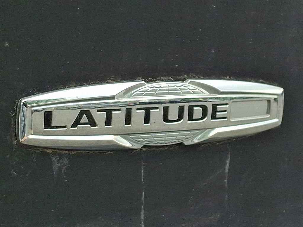 Certified 2019 Jeep Cherokee Latitude Plus w/ Comfort/Convenience Group AWD/4WD image 29