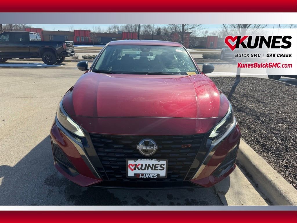 Used 2025 Nissan Altima 2.5 SR FWD image 3